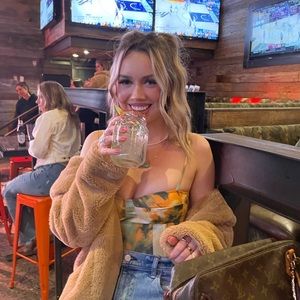 Meet your Posher, Vanessa